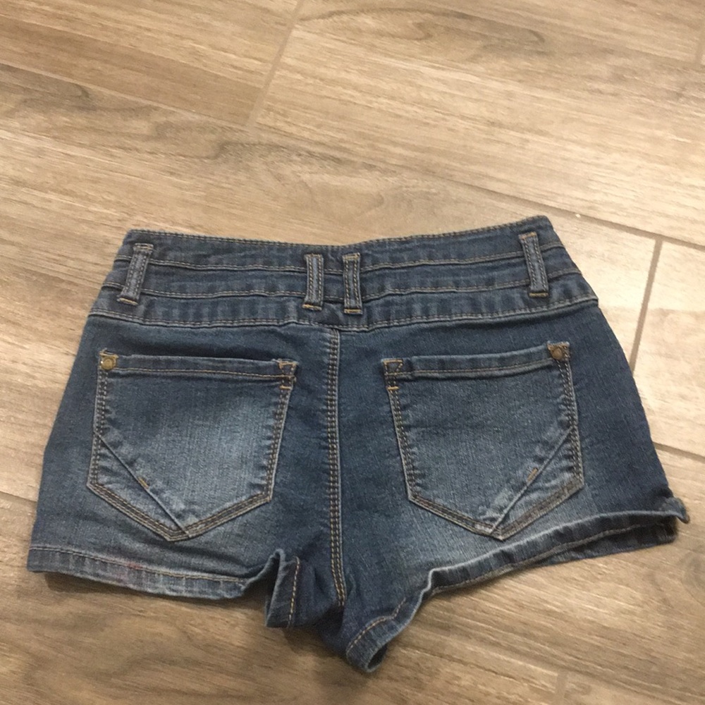 Shorts - Picture 3 of 3
